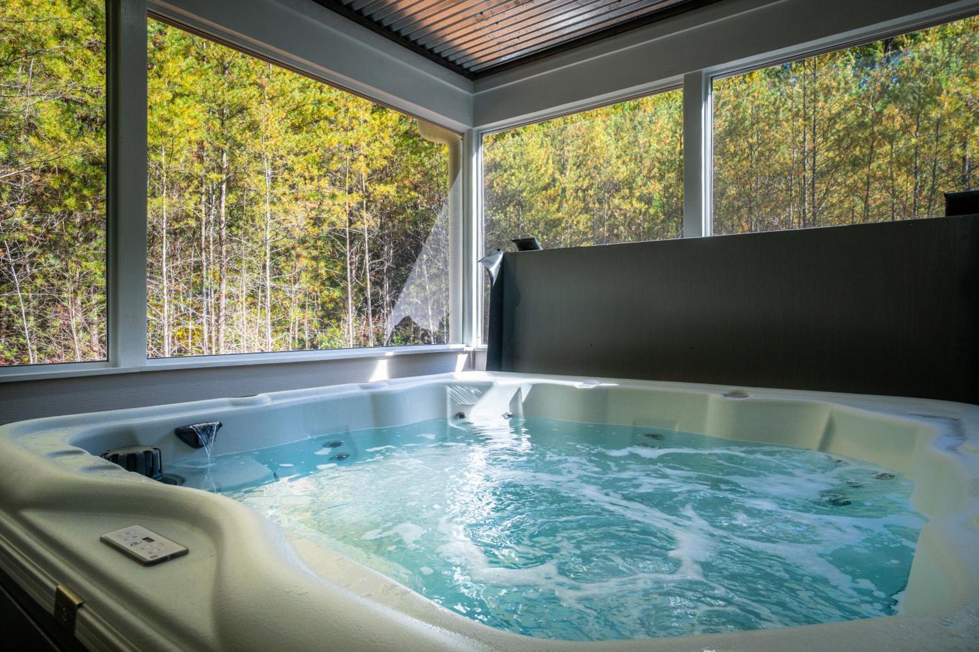 Par-Tee Haus I- Game Room & Hot Tub-Walk To 헬렌 외부 사진