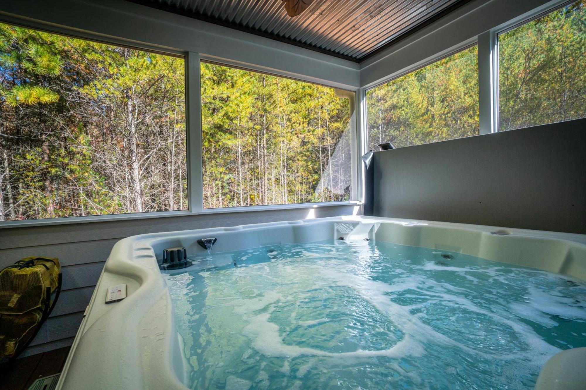Par-Tee Haus I- Game Room & Hot Tub-Walk To 헬렌 외부 사진