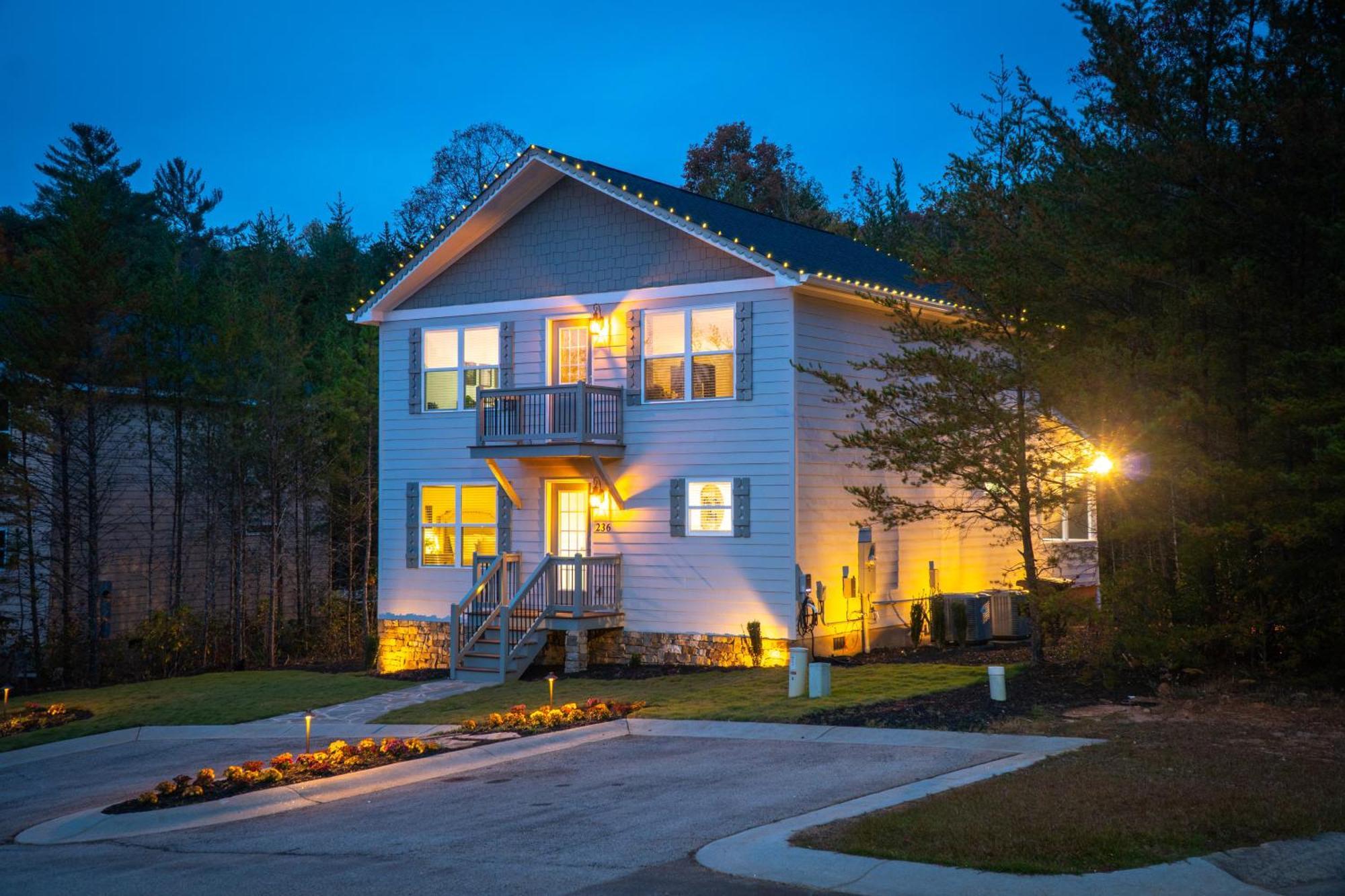 Par-Tee Haus I- Game Room & Hot Tub-Walk To 헬렌 외부 사진